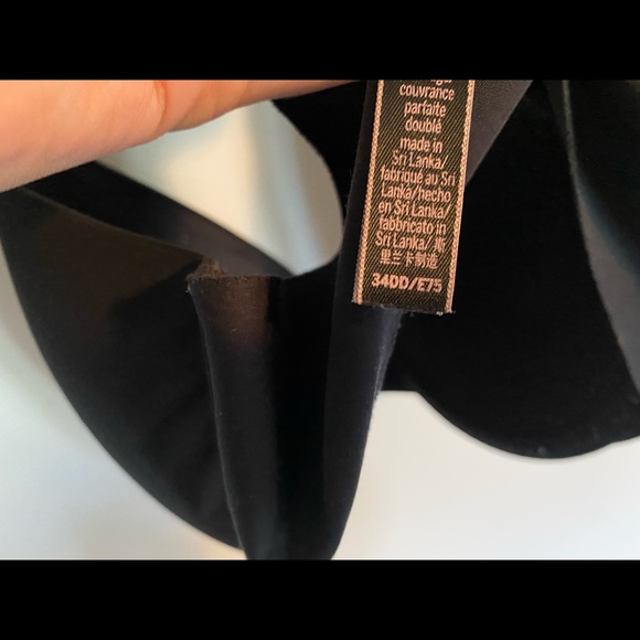 Victoria secret 34DD - Picture 4 of 6